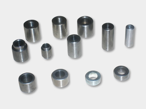 Distanziali e bussole filettate